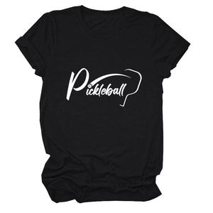 Dettaglio di una t-shirt nera da donna in cotone con stampa Pickleball bianca e maniche arrotolate