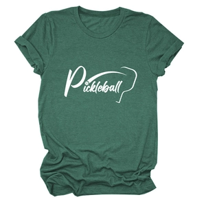 Dettaglio flat lay della t-shirt Pickleball verde scuro in cotone con stampa bianca
