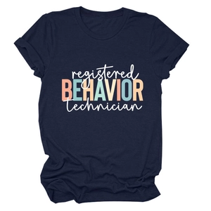T-shirt bleu marine Registered Behavior Technician avec texte coloré en coton confortable