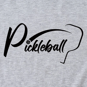 T-shirt da donna grigia con stampa grafica pickleball, racchette e palline alla moda