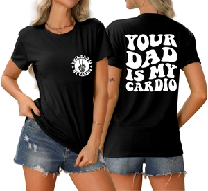 Vue avant et arrière du t-shirt noir avec imprimé blanc Your Dad Is My Cardio stylé
