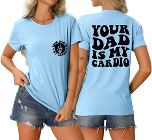 Vue avant et arrière du t-shirt en coton bleu clair avec imprimé Your Dad Is My Cardio