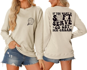 Dettaglio della felpa beige girocollo con stampa creativa di pallavolo e slogan sul retro