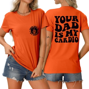 T-shirt orange à col rond avec motif 'Your Dad Is My Cardio', vues de face et de dos
