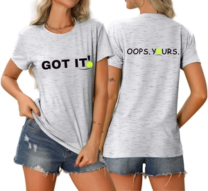 Vorder- und Rückansicht des grauen Rundhals-T-Shirts mit 'Got It' und 'Oops Yours' Print