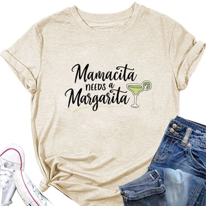 T-shirt Mamacita Needs a Margarita en flat lay avec jean et baskets
