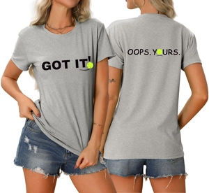 Vorder- und Rückansicht des grauen T-Shirts mit 'Got It' und 'Oops Yours' Aufdruck