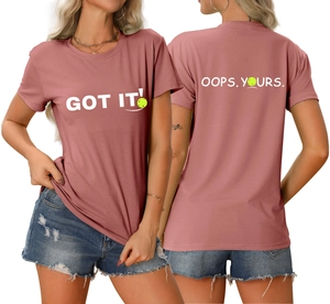 Vorder- und Rückansicht des rosa Pickleball-T-Shirts mit Got It und Oops Yours Spruch