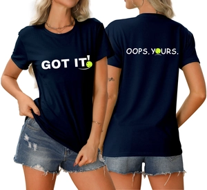 Vorder- und Rückansicht des dunkelblauen Baumwoll-T-Shirts mit GOT IT! OOPS YOURS. Aufdruck