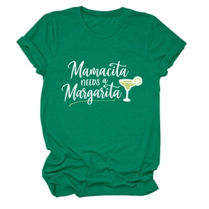 Détail de l'imprimé Mamacita Margarita et manche à revers sur le T-shirt en coton vert