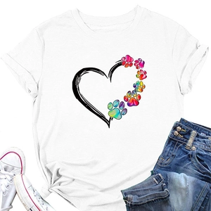 T-shirt bianca in cotone con stampe di zampe arcobaleno e dettaglio grafico a cuore