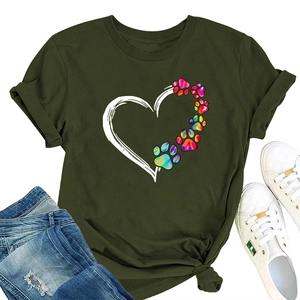 T-shirt casual verde militare con grafica a cuore e impronta di zampa colorata da donna