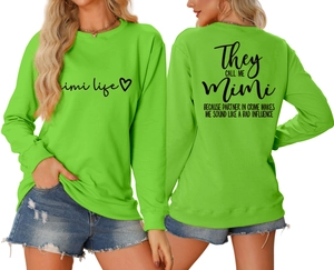 Dettaglio della felpa oversize verde neon con stampa Mimi Life sul petto e sul retro