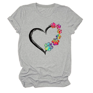 T-shirt grigia in cotone con profilo a cuore e impronte di zampe arcobaleno colorate