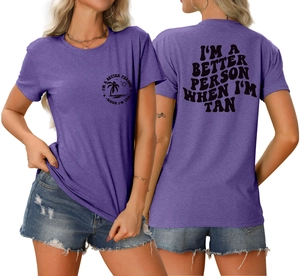 Vues avant et arrière du t-shirt violet avec imprimé I'M A BETTER PERSON WHEN I'M TAN