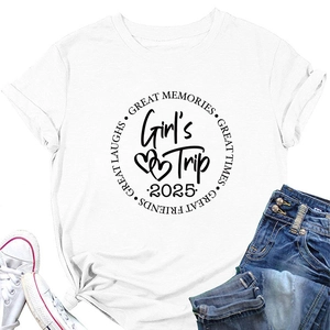 T-shirt en coton blanc à plat avec motif Girl's Trip 2025 et détails de cœurs