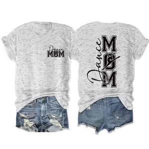 Vue avant et arrière d'un t-shirt gris avec imprimé Dance MOM et short en denim
