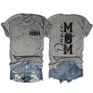 Vue avant et arrière du t-shirt gris Dance Mom et de l'ensemble de shorts en denim