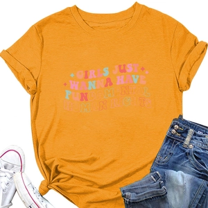 T-shirt jaune moutarde à plat avec l'imprimé girls just wanna have fundamental rights