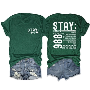 Platte weergave van groen Stay Tomorrow katoenen T-shirt en versleten denim short set