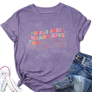 T-shirt violet à col rond avec inscription 'Girls Just Wanna Have Fundamental Human Rights'