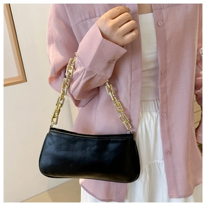Borsa sottobraccio minimalista in pelle PU nera con grossa catena dorata da donna