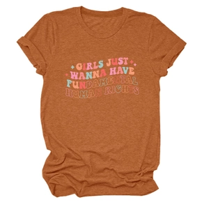 Détail du t-shirt à col rond avec imprimé Girls Just Wanna Have Fundamental Human Rights