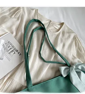 Detailed view of comfortable green tote handles with durable fabric texture