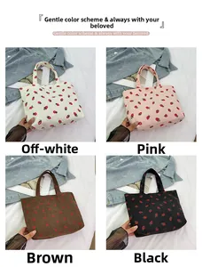 Sacs cabas en velours côtelé à motif fraise en beige, rose, marron et noir au choix