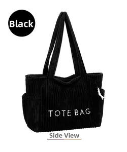 Vue latérale du sac cabas en velours côtelé noir avec broderie blanche TOTE BAG