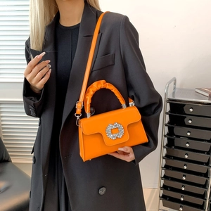 Petit sac carré orange vif avec boucle en cristal et poignée à fronces chic