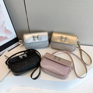 Glitzernde Pailletten Umhängetasche mit Metallschleife in Silber Gold Schwarz Pink