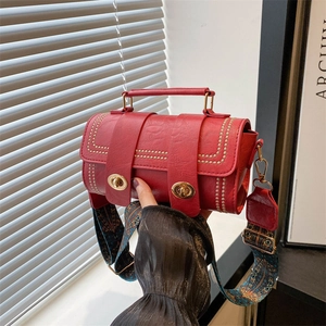 Sac Bandoulière Cylindre en Cuir PU Vintage pour Femmes Avec Large Sangle Ethnique Bohème Décor de Rivets Dorés Sac à Épaule