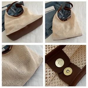 Détail du sac cabas tissé crème avec garniture en cuir marron et fermoir magnétique