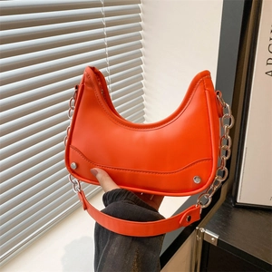 2024 New Korean Urban Minimalist PU Leather Hobo Underarm Bag For Women With Silver Chain Strap Solid Color Daily Shoulder Bag