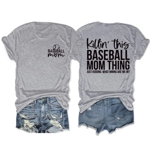 Tenue à plat de t-shirt Baseball Mom avec slogans et short en jean vieilli