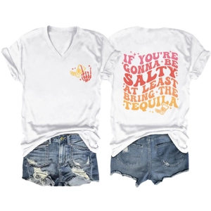Ensemble t-shirt col V femme et short en jean déchiré avec imprimé au dos