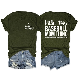 Vues avant et arrière du t-shirt Baseball Mom vert olive avec motif sérigraphié vintage