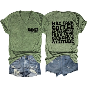 Ensemble d'été avec t-shirt vert col en V imprimé DANCE mom et short en jean vieilli