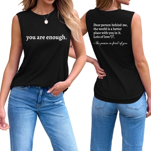 Détail recto-verso du débardeur en coton noir avec message inspirant 'you are enough' imprimé