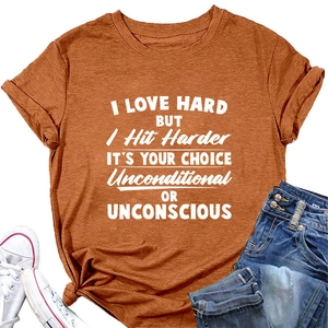 T-shirt caramel à manches courtes avec slogan blanc et détail noué posé à plat