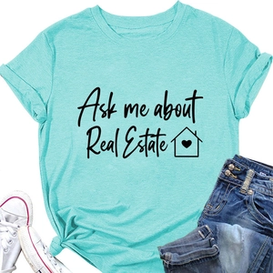 T-shirt verde menta girocollo con stampa 'Ask me about Real Estate' e icona a cuore