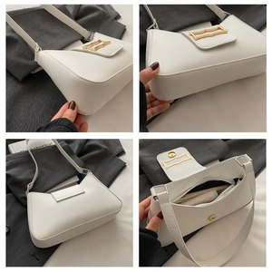 Vues détaillées du sac baguette blanc avec boucle dorée et coutures de précision