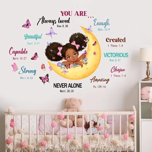Sticker mural fille sur lune avec papillons et citations pour décoration chambre d'enfant