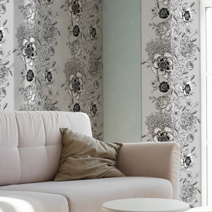 Detail van vintage zwart-wit bloemenbehang in een modern ingerichte woonkamer
