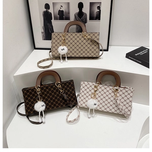 Sac à main vintage pour femme à motifs avec poignées et breloques boules de poils blancs