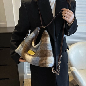 Women Plush Grid Shoulder Bag Retro Faux Fur Underarm Hobo Bag With Metal Chain Leather Strap Versatile Autumn Winter