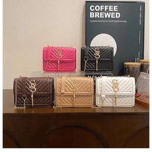 Detailed display of quilted crossbody bags in five colors with gold tassels and chain straps