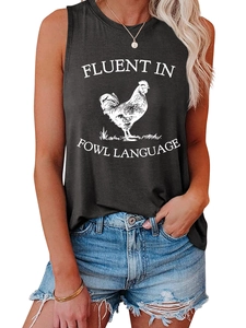 Détail de l'imprimé Fluent in Fowl Language sur un débardeur gris pour femme