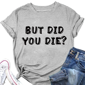 T-shirt grigia in cotone con scritta nera BUT DID YOU DIE e dettagli in denim blu